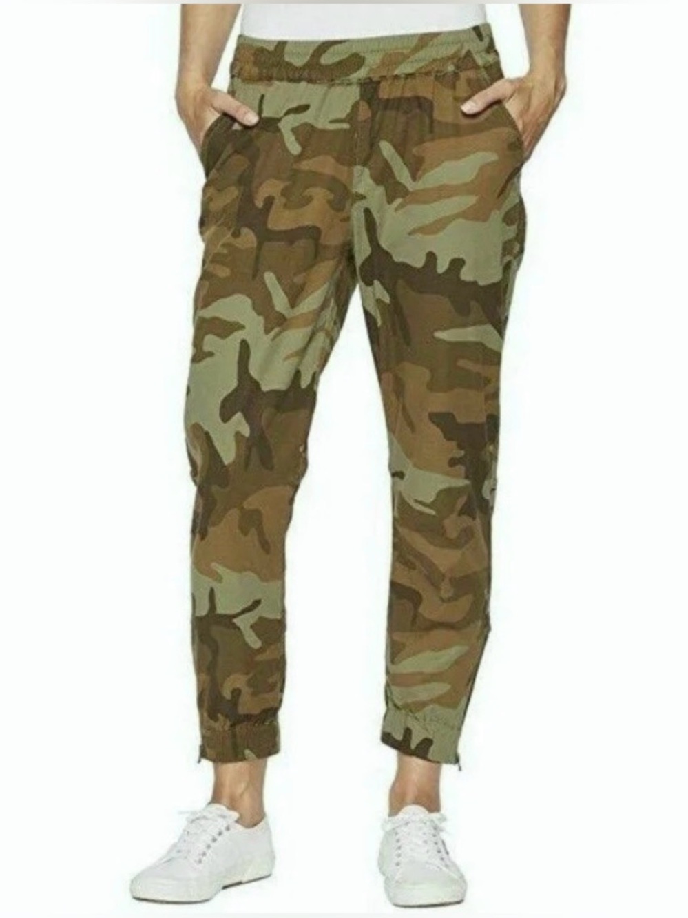 NWT! Levi’s Womens Jet Set Zip Hem Camo Joggers Pants Size Medium